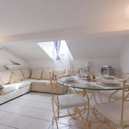 The Swiss Nest - Cozy And Comfortable Retreat Lägenhet *