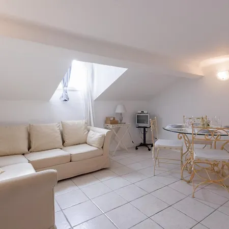 The Swiss Nest - Cozy And Comfortable Retreat Lägenhet Cannes